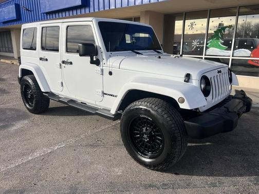 Bright White Clearcoat 2013 Jeep Wrangler Unlimited Sahara