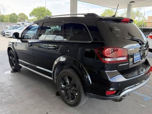 Pitch Black Clearcoat 2018 Dodge Journey Crossroad