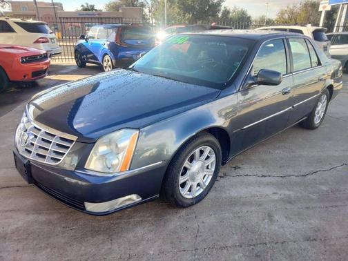 2011 Cadillac DTS Base