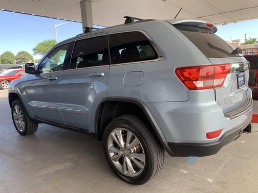 Winter Chill Pearlcoat 2012 Jeep Grand Cherokee Laredo