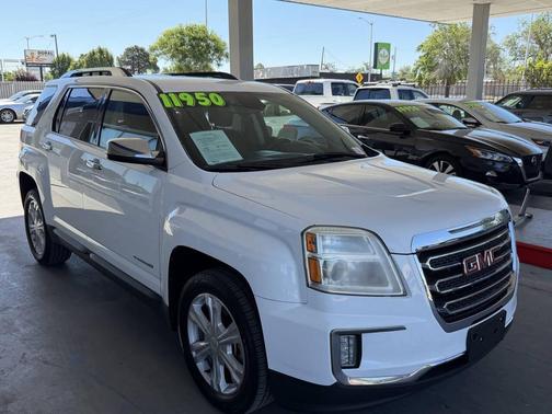 Summit White 2017 GMC Terrain SLT