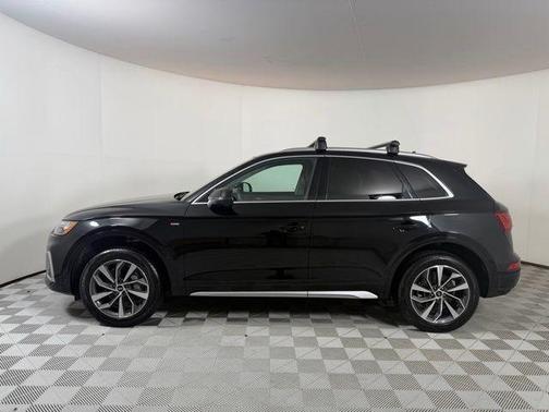 Mythos Black Metallic 2023 Audi Q5 45 S line quattro Premium