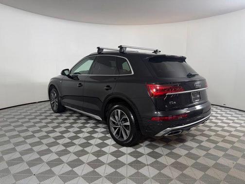 Mythos Black Metallic 2023 Audi Q5 45 S line quattro Premium