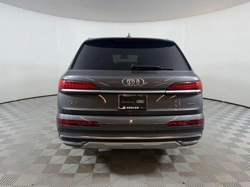 Samurai Gray Metallic 2021 Audi Q7 55 Prestige