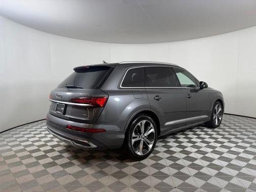 Samurai Gray Metallic 2021 Audi Q7 55 Prestige