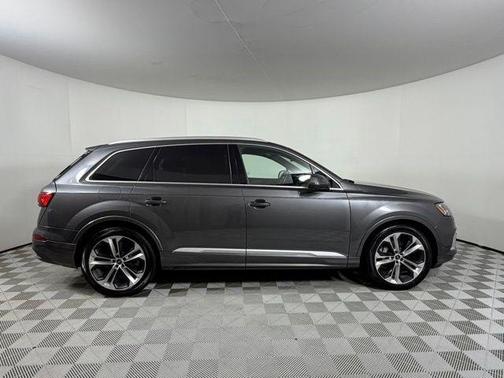 Samurai Gray Metallic 2021 Audi Q7 55 Prestige