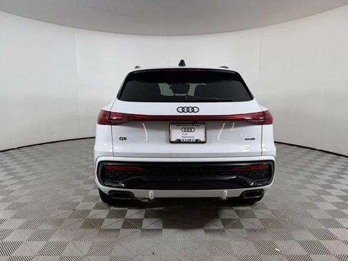 Glacier White Metallic 2026 Audi Q5 PLUS