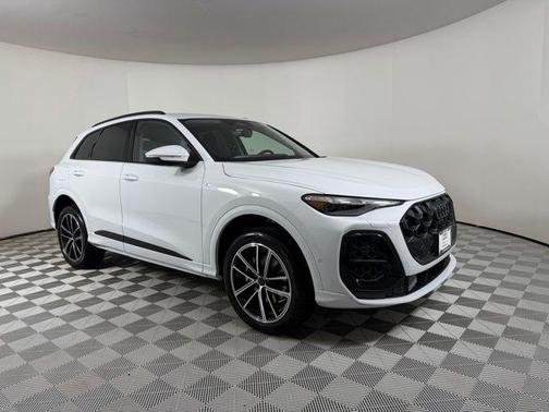 Glacier White Metallic 2026 Audi Q5 PLUS