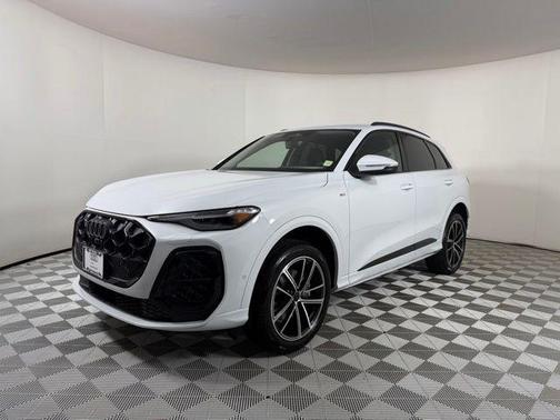 Glacier White Metallic 2026 Audi Q5 PLUS
