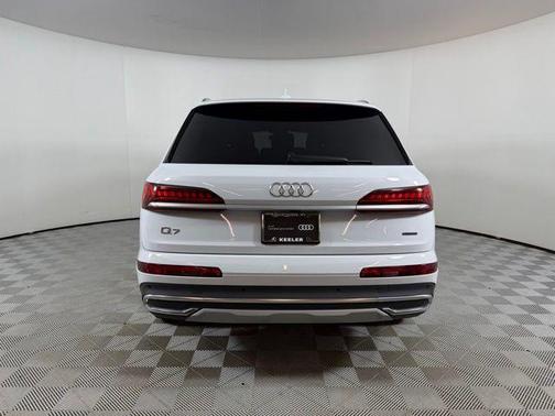 Glacier White Metallic 2023 Audi Q7 55 Premium Plus