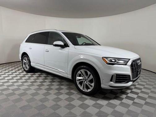 Glacier White Metallic 2023 Audi Q7 55 Premium Plus
