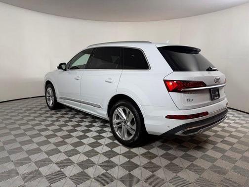 Glacier White Metallic 2023 Audi Q7 55 Premium Plus