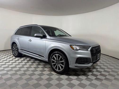 Satellite Silver Metallic 2023 Audi Q7 45 Premium Plus