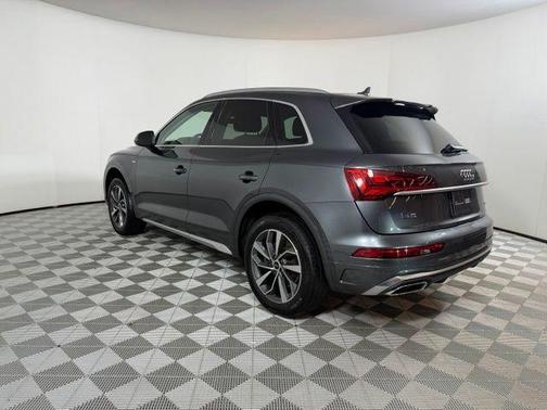 Daytona Gray Pearl Effect 2023 Audi Q5 45 S line quattro Premium