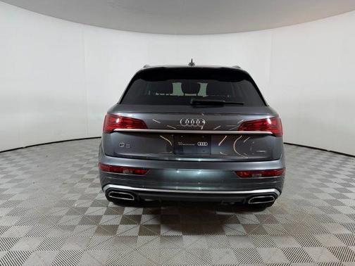 Daytona Gray Pearl Effect 2023 Audi Q5 45 S line quattro Premium