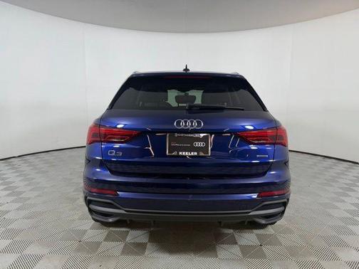 Navarra Blue Metallic 2023 Audi Q3 45 S line Premium
