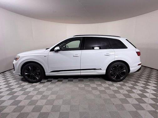 Glacier White Metallic 2026 Audi Q7 55 Premium