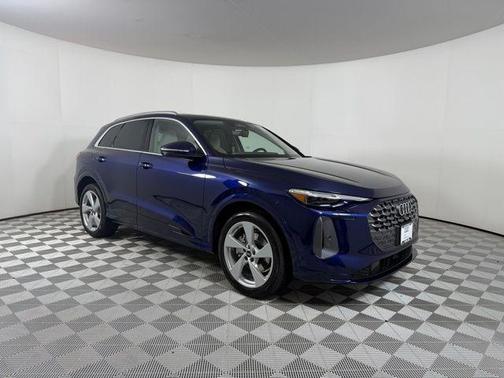Navarra Blue Metallic 2026 Audi Q5 PRESTIGE