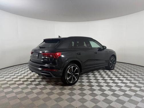 Mythos Black Metallic 2025 Audi Q3 45 S line Premium
