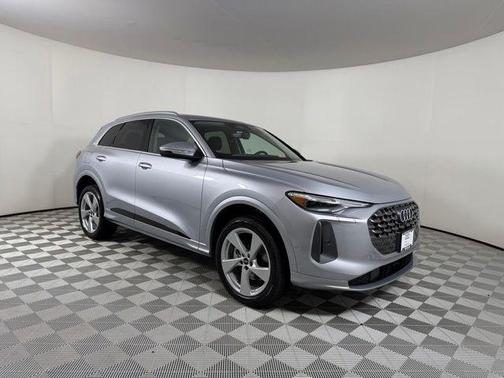 Florett Silver Metallic 2026 Audi Q5 PLUS