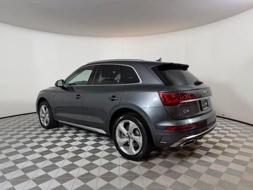 Daytona Gray Pearl Effect 2022 Audi Q5 45 S line Premium Plus