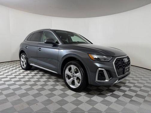 Daytona Gray Pearl Effect 2022 Audi Q5 45 S line Premium Plus
