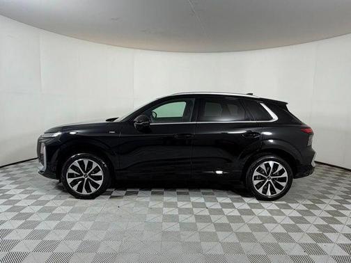 Mythos Black Metallic 2026 Audi Q3 S line