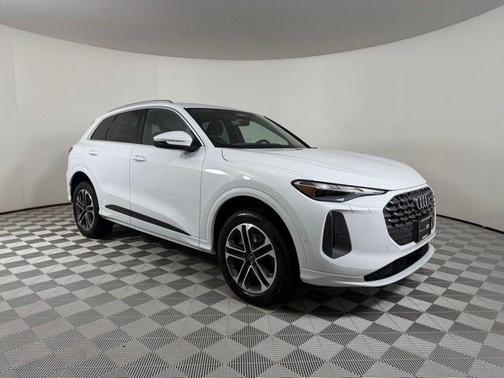 Glacier White Metallic 2025 Audi Q5 2.0T quattro Premium