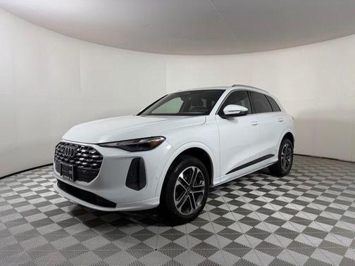 Glacier White Metallic 2025 Audi Q5 2.0T quattro Premium