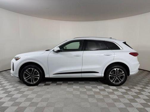 Glacier White Metallic 2025 Audi Q5 2.0T quattro Premium