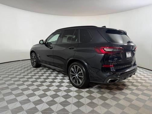 Black Sapphire Metallic 2021 BMW X5 M50i