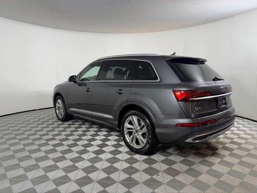 Samurai Gray Metallic 2021 Audi Q7 45 Premium Plus