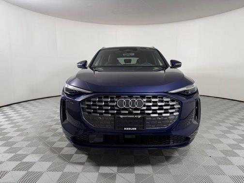 Navarra Blue Metallic 2026 Audi Q5 PLUS