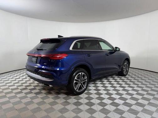 Navarra Blue Metallic 2026 Audi Q5 PLUS