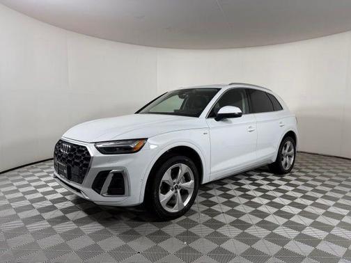Glacier White Metallic 2023 Audi Q5 45 S line Prestige
