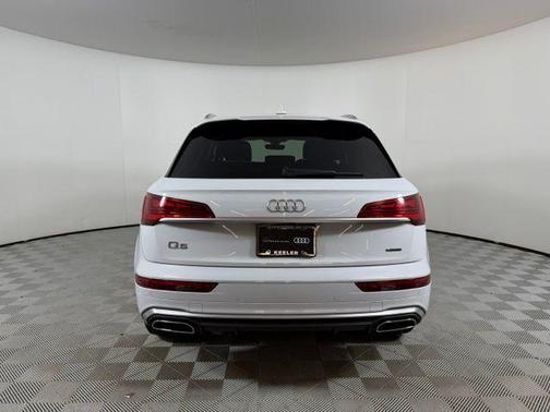 Glacier White Metallic 2023 Audi Q5 45 S line Prestige