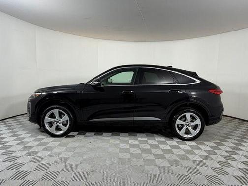Mythos Black Metallic 2026 Audi Q5 PLUS