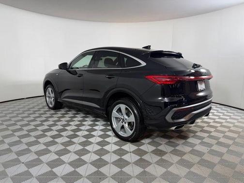 Mythos Black Metallic 2026 Audi Q5 PLUS