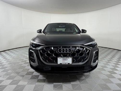 Mythos Black Metallic 2026 Audi Q5 PLUS