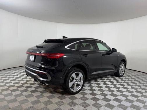Mythos Black Metallic 2026 Audi Q5 PLUS