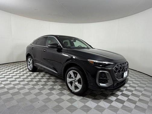 Mythos Black Metallic 2026 Audi Q5 PLUS