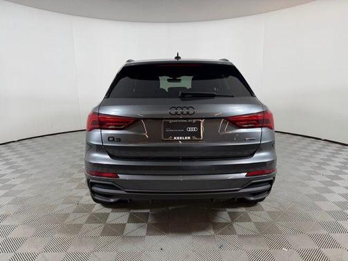 Daytona Gray Pearl Effect 2025 Audi Q3 45 S line Premium