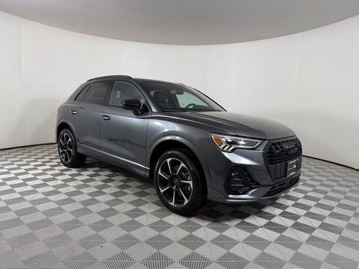 Daytona Gray Pearl Effect 2025 Audi Q3 45 S line Premium
