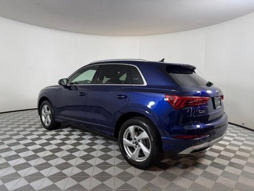 Navarra Blue Metallic 2022 Audi Q3 40 Premium