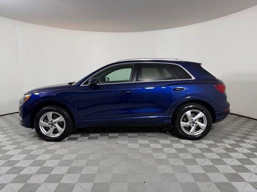 Navarra Blue Metallic 2022 Audi Q3 40 Premium