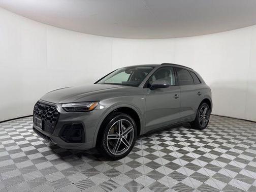 Chronos Gray Metallic 2023 Audi Q5 e 55 S line quattro Premium