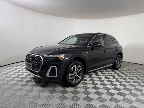 Mythos Black Metallic 2023 Audi Q5 45 S line quattro Premium