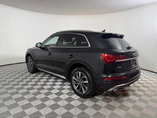 Mythos Black Metallic 2023 Audi Q5 45 S line quattro Premium