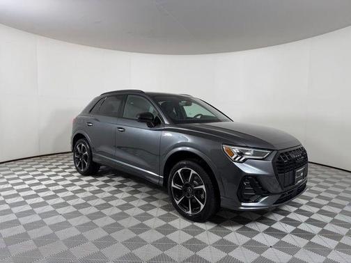 Daytona Gray Pearl Effect 2025 Audi Q3 45 S line Premium