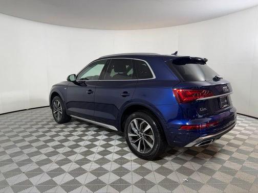 Navarra Blue Metallic 2023 Audi Q5 45 S line quattro Premium